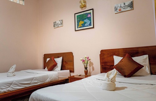 Daun Penh Hotel | Nawin Guesthouse