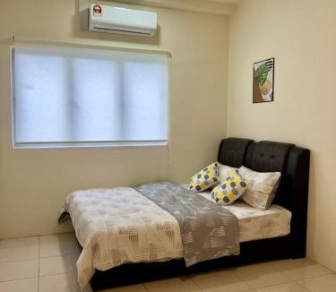 Ijok Apartment | Nazhan Homestay Puncak Alam with Swimming Pool Musllim Only