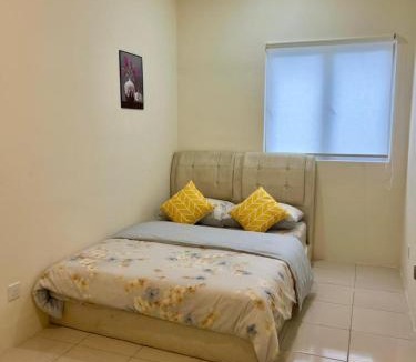 Ijok Apartment | Nazhan Homestay Puncak Alam with Swimming Pool Musllim Only