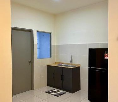 Ijok Apartment | Nazhan Homestay Puncak Alam with Swimming Pool Musllim Only