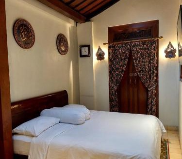Surakarta House | nDalem Kartowikoro 1835