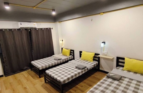 Racha Thewa Hostel | Near BKK Airport Hostel