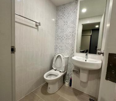 Minburi Apartment | Near Safari Park and BTS Bangchan condo swimming, fitness, cooking, family-friendly rental