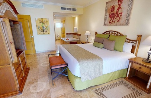 Flamingos Hotel | Needing some warmth and relaxation? Flamingos Beach Resort and Spa!