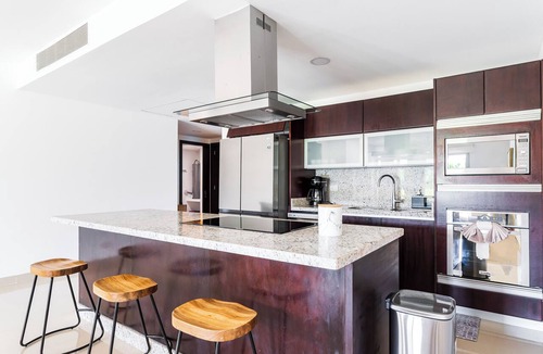 Puerto Juarez Apartment | NEW 2BR Swim-Up at Mareazul Resort – Sleeps 6 | Casa Bellissima