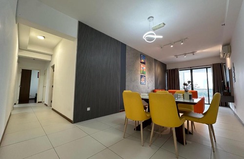 Seri Tanjung Pinang Apartment | NEW 4Queen Bed 3 Room 2CP near Gurney with tvbox and KTV Set