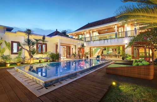 Berawa Villa | New! 6bed Canggu Atlas Villa: Staff*Brunch*BBQ*Pool Table* 5mins walk 2 Beach