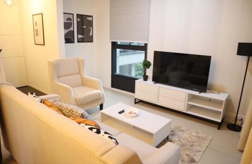 Mont Kiara Apartment | New Arcoris 6 Pax 2 BR with Pool View Mont Kiara - BOHO