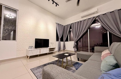 Setia Tropika Apartment | New Cozy 3BR 4Bath Spacious Centra Residences at Dato ONN With Pool Gym Balcony