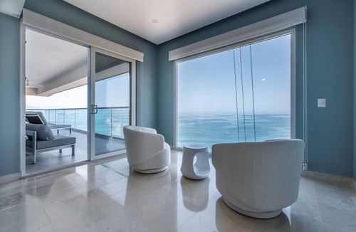 Las Glorias Condo | New Large 4 Bedroom & 4 Bathroom Beachfront Condo Puerto Vallarta Harbor 801