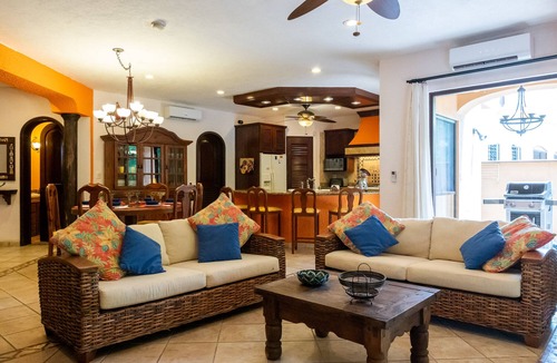 Playacar Fase I House | New Listing! SUPER PRICE 4 Bdrm quiet villa! 3 Min from the beach!