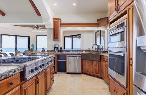 La Ribera House | New Ocean front 4-bdrm villa, Pool, Hot Tub WiFi, AC in beautiful Playa Colorada