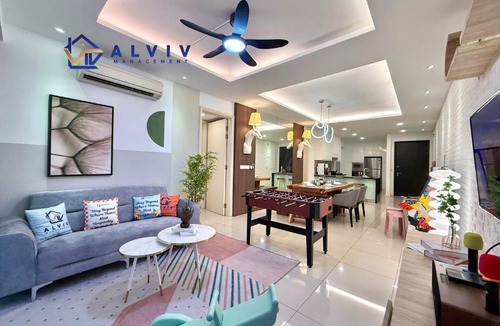 Bunga Paya Pantai Apartment | NEW! The Shore Residences 3BR Luxury I Direct access to Shopping I 6-10pax I 10minsJonker