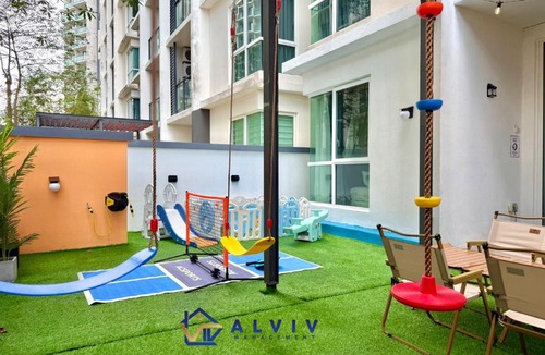 Bunga Paya Pantai Apartment | NEW! The Shore Residences 3BR Luxury I Direct access to Shopping I 6-10pax I 10minsJonker