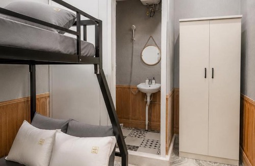 Dong Da Bed & Breakfast | New Viet Home - Chua Lang Branch - Near the National Children's Hospital