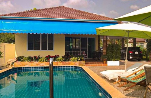 Rayong House | Newly built guest house directly at the pool