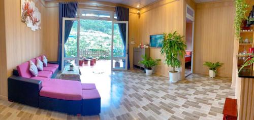 Phuong 10 Ski Chalet | Nhà nắng xinh