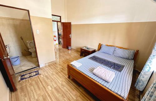Van Ninh Hotel | Nhà Nghỉ Hoa Lan
