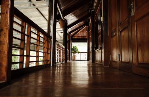 Lac Village Hotel | NorthWest Home