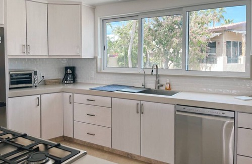 Cabo Bello House | Ocean View, Private Pool, Walk to Beach – Perfect for Retreats & Group Getaways