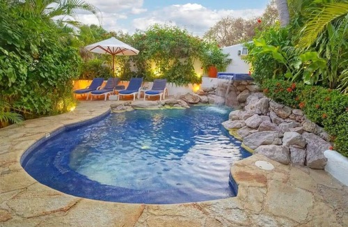 Almacen Villa | Ocean Views and a Garden to Fall in Love With