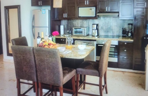 Downtown Condo | Ocean Views, Gorgeous condo w washer/dryer, private jacuzzi, balconies