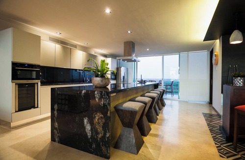 Flamingos Apartment | Oceanfront Condo | Nuevo Vallarta | 6 Bedrooms | Sleeps 12