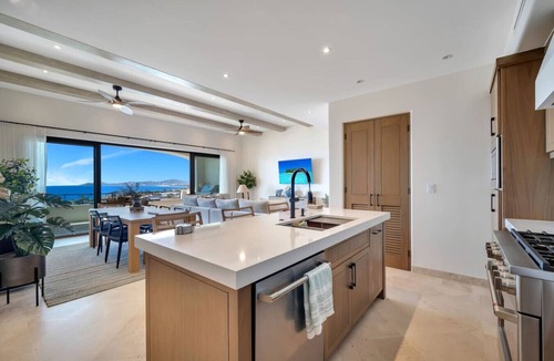 Buzzards Condo | Oceanfront, Infinity Pool, Vera-Neo Beach Club/Gym