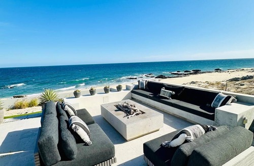 Vinorama Villa | Oceanfront secluded Infinity Pool and Whale Watching surfing Paradise