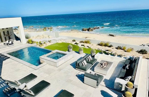 Vinorama Villa | Oceanfront secluded Infinity Pool and Whale Watching surfing Paradise