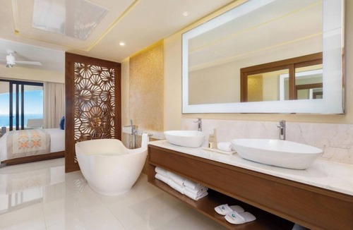 Zona Hotelera Resort | Oceanview 2-bedroom in Golden Corridor between San Juan and San Jose del Cabo.