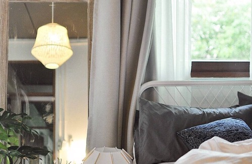 Sri Phum Bed & Breakfast | Old City Beautiful Romantic Suite