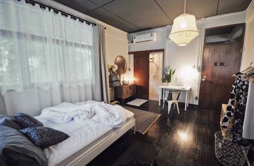 Sri Phum Bed & Breakfast | Old City Beautiful Romantic Suite