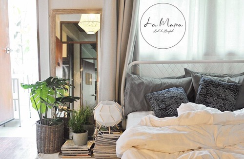 Sri Phum Bed & Breakfast | Old City Beautiful Romantic Suite