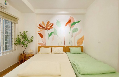 Old Quarter House | Old Quarter Townhome - 4 Private Beds & Baths - Night Market - Walking Street