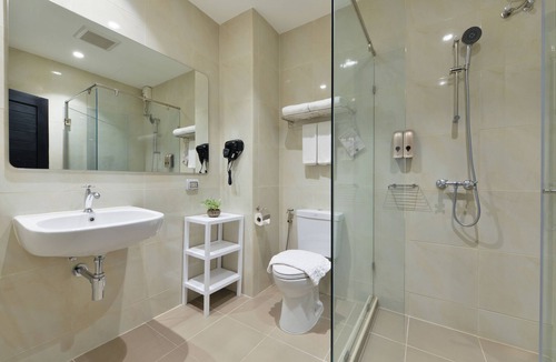 Pom Prap Hotel | Old Thai Heng Hotel