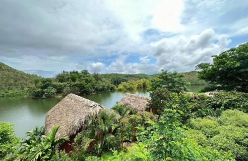 Ngoi Tu Hotel | Om Tara Retreat