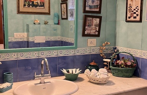 Safdarjung Enclave Bed & Breakfast | On The House