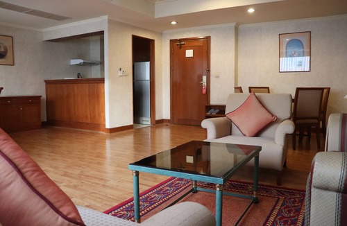 Bangkok Central Business District Apartment | One Bedroom Grand Suite Apartment in the city center (G10)