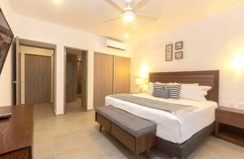 Gonzalo Guerrero House | One Bedroom, Great Location, Large Roof Pool with beautiful views, Gym included