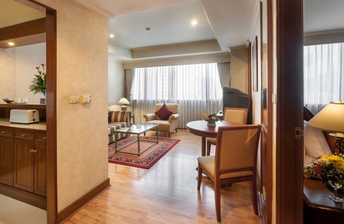 Bangkok Central Business District Apartment | One Bedroom Suite in heart of the city (A105)