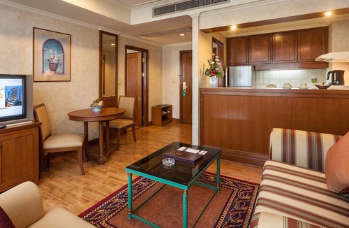 Bangkok Central Business District Apartment | One Bedroom Suite in heart of the city (A105)