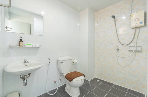 Ban Lam Rua Taek Hotel | One Residence Navanakorn