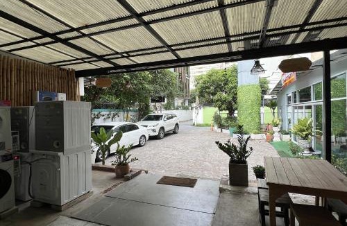 Nana Hostel | Orchid Hostel
