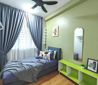 Bandar Baru Bangi Apartment | Ostia New Designer Spacious 4 BR w Netflix & Wifi