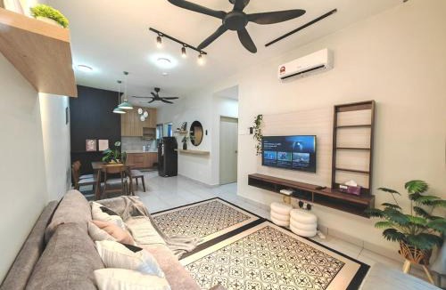 Bandar Baru Bangi Apartment | Ostia New Designer Spacious 4 BR w Netflix & Wifi