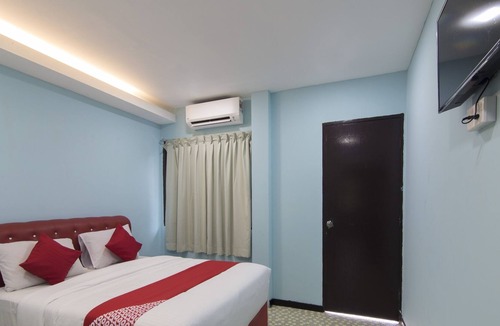 Taman Mewah Hotel | OYO 1136 PD Star Hotel