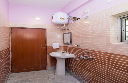 Mukundapur Hotel | OYO 11379 Jams Guest House