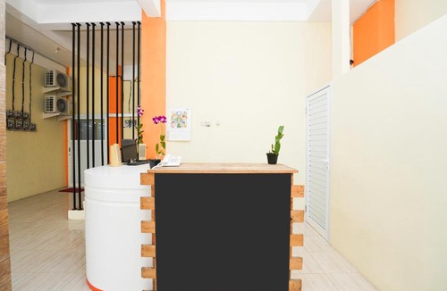 Waru Hotel | OYO 1367 Banuwa Residence Syariah
