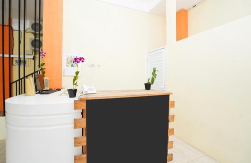 Waru Hotel | OYO 1367 Banuwa Residence Syariah